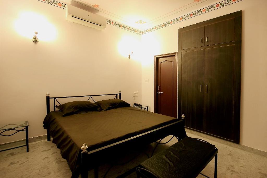 Hotel Devi Palace Udaipur Exteriör bild